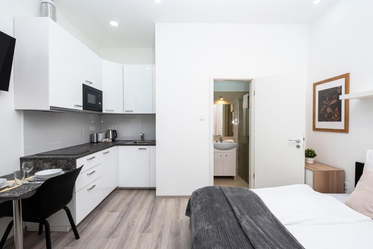 Extra Central - New - Charming Studio Budapest Bagian luar foto